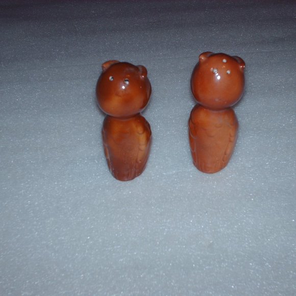 Vintage porcelain owl salt & pepper shaker set - Picture 3 of 8